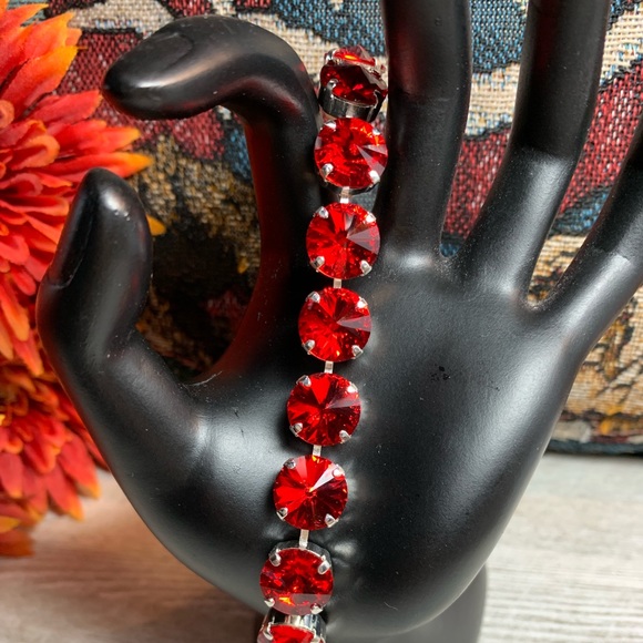 Handmade Swarovski “Rivoli Light Siam” Bracelet - Picture 4 of 8